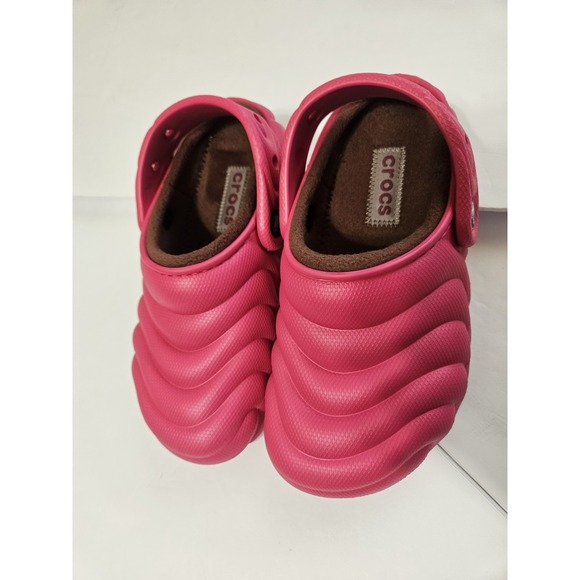 CROCS Shoes - Crocs Classic Fleeced Lined Overpuff Clogs in the "Dragon Fruit" Womens Size 5